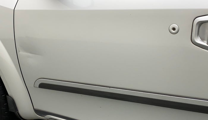 2019 Mahindra XUV500 W5, Diesel, Manual, 95,338 km, Front passenger door - Slightly dented
