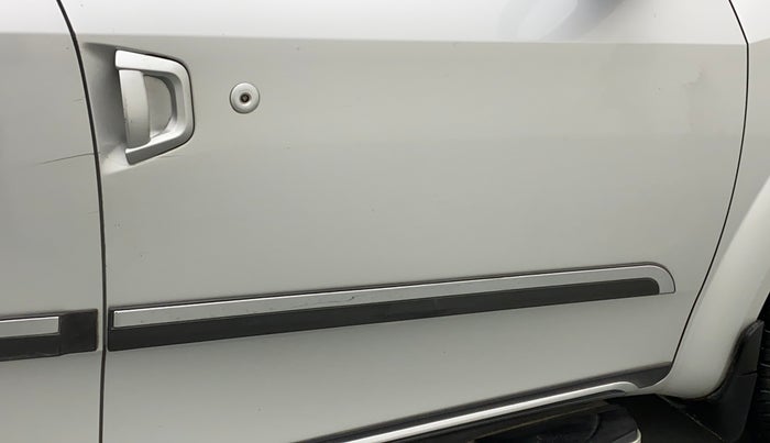 2019 Mahindra XUV500 W5, Diesel, Manual, 95,338 km, Driver-side door - Minor scratches
