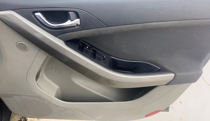 2019 Tata NEXON XZA PLUS DIESEL, Diesel, Automatic, 96,837 km, Driver Side Door Panels Control