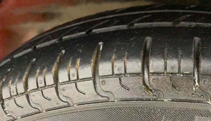 2014 Maruti Alto 800 VXI, Petrol, Manual, 33,980 km, Left Front Tyre Tread