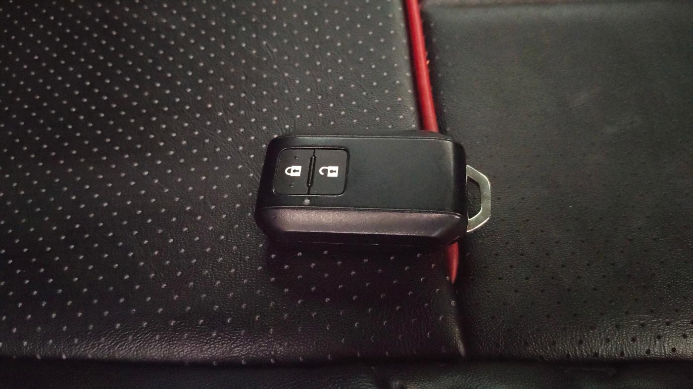 2024 Maruti Swift ZXi Plus Dual Tone AMT, Petrol, Automatic, 20,431 km, Key Close Up