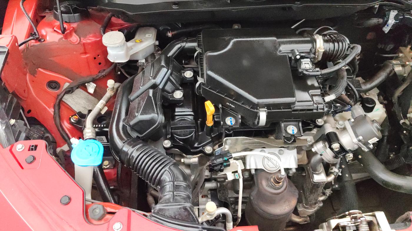 2024 Maruti Swift ZXi Plus Dual Tone AMT, Petrol, Automatic, 20,431 km, Engine View - Right