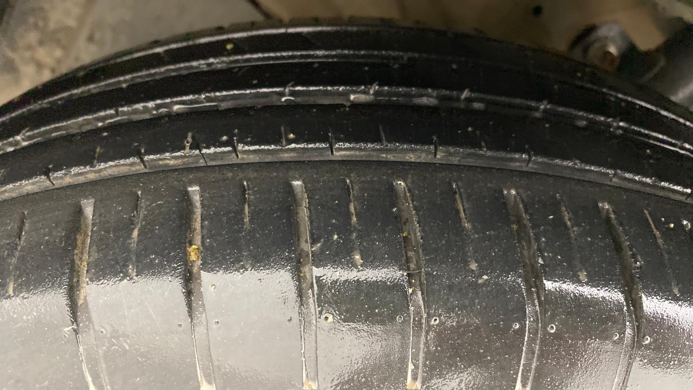 2021 Maruti Swift ZXI + AMT, Petrol, Automatic, 15,774 km, Left Front Tyre Tread