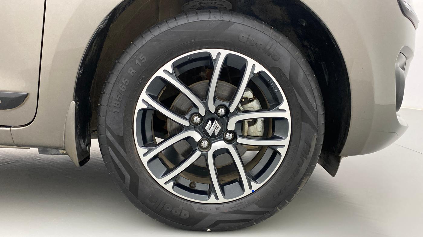 2021 Maruti Swift ZXI + AMT, Petrol, Automatic, 15,774 km, Right Front Wheel