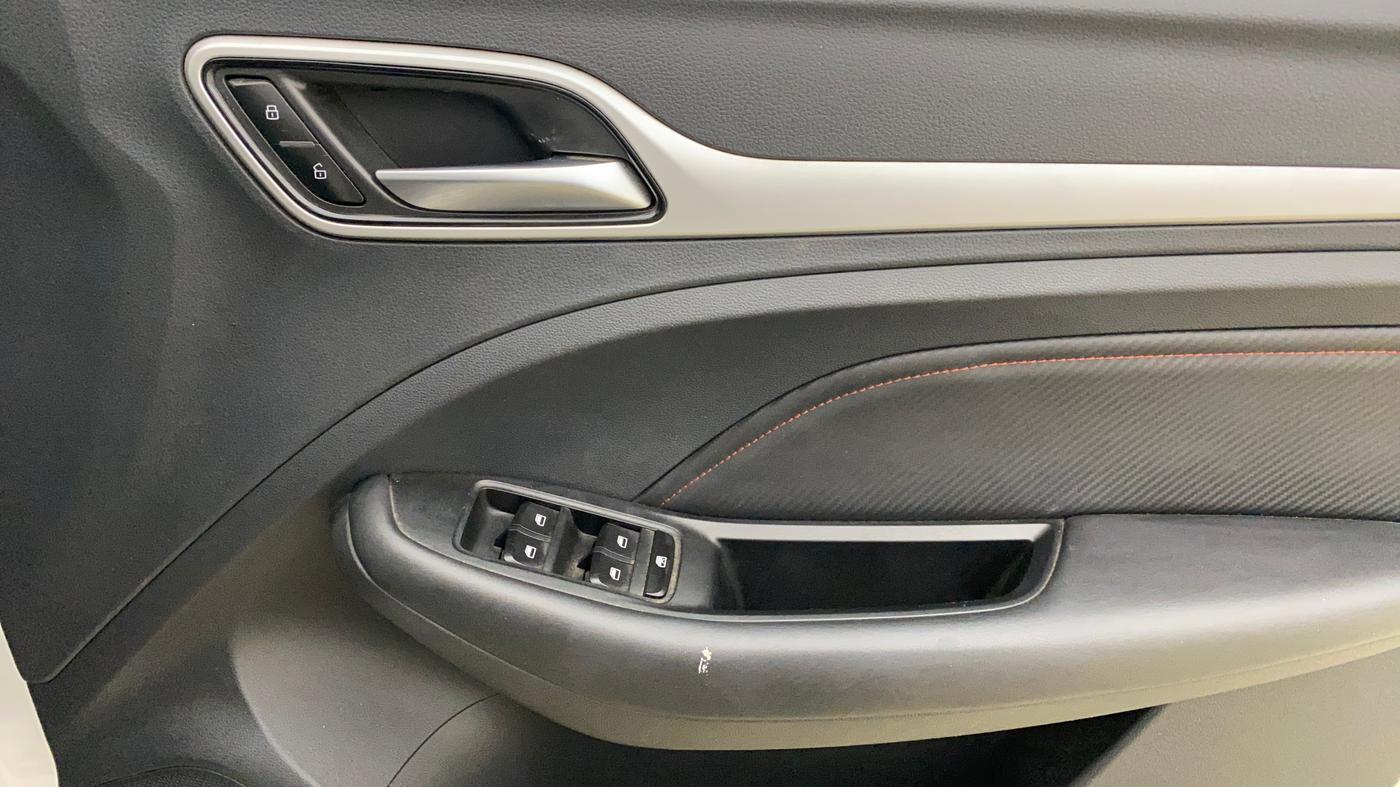 2022 MG ASTOR SHARP 1.3 TURBO AT, Petrol, Automatic, 74,892 km, Driver Side Door Panels Control