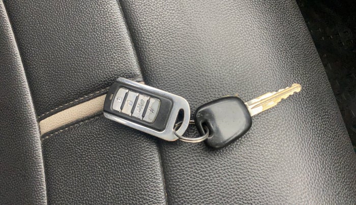 2014 Maruti Alto K10 VXI AMT, Petrol, Automatic, 44,374 km, Key Close Up