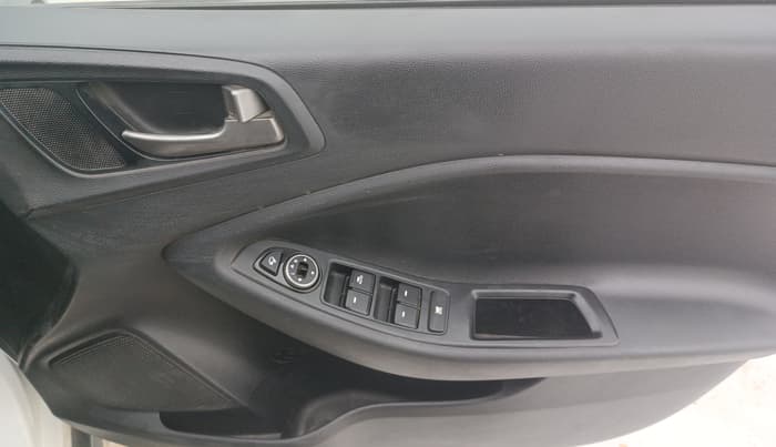 2016 Hyundai i20 Active 1.2 SX, Petrol, Manual, 73,127 km, Driver Side Door Panels Control
