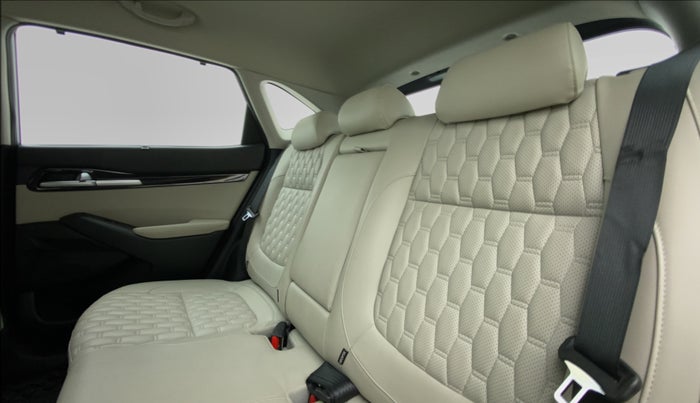 2020 KIA SELTOS HTX 1.5 PETROL MT, Petrol, Manual, 26,517 km, Right Side Rear Door Cabin