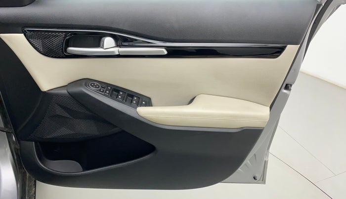 2020 KIA SELTOS HTX 1.5 PETROL MT, Petrol, Manual, 26,517 km, Driver Side Door Panels Control