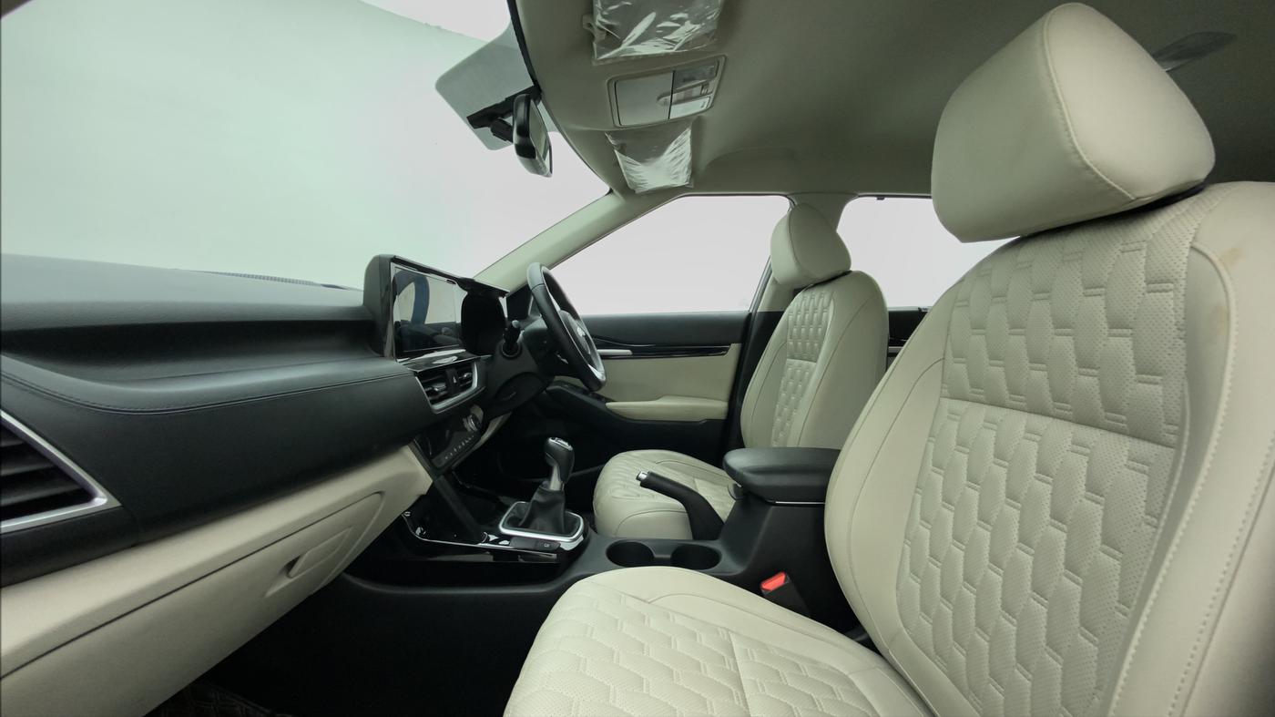 2020 KIA SELTOS HTX 1.5 PETROL MT, Petrol, Manual, 26,517 km, Right Side Front Door Cabin