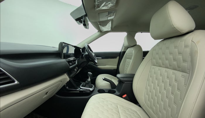 2020 KIA SELTOS HTX 1.5 PETROL MT, Petrol, Manual, 26,517 km, Right Side Front Door Cabin