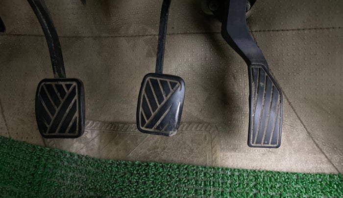 2016 Maruti Ertiga VDI SHVS, Diesel, Manual, 1,45,070 km, Pedals