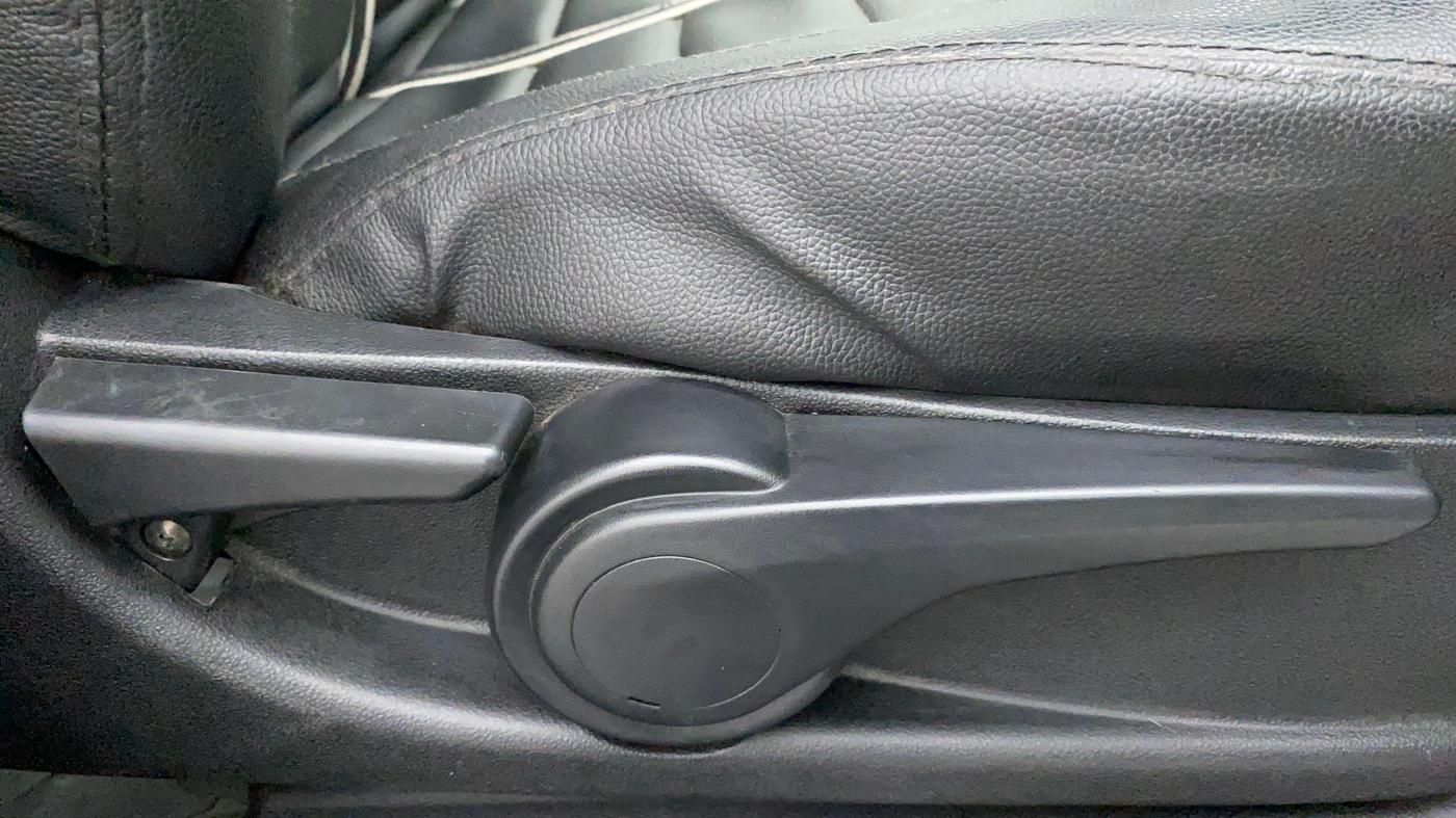 2016 Tata Tiago XZ PETROL, Petrol, Manual, 44,593 km, Driver Side Adjustment Panel