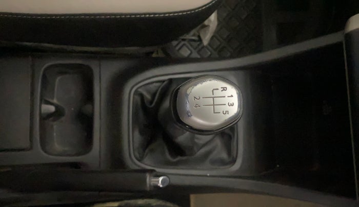 2019 Renault TRIBER RXZ, Petrol, Manual, 56,981 km, Gear Lever