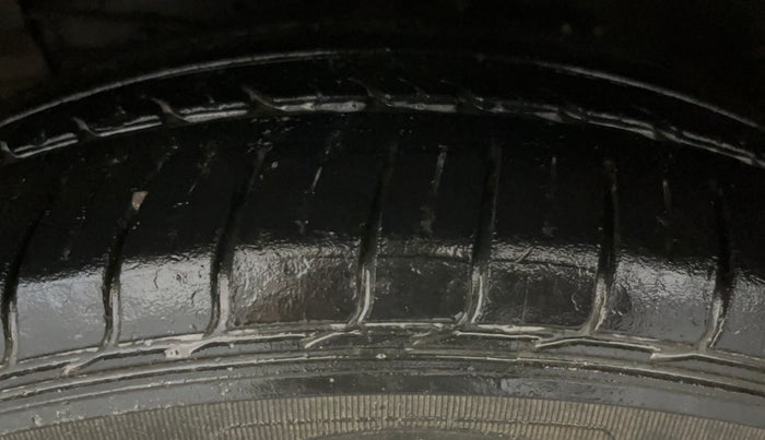 2022 Maruti Ciaz SIGMA 1.5 SHVS MT  PETROL, Petrol, Manual, 33,523 km, Left Front Tyre Tread