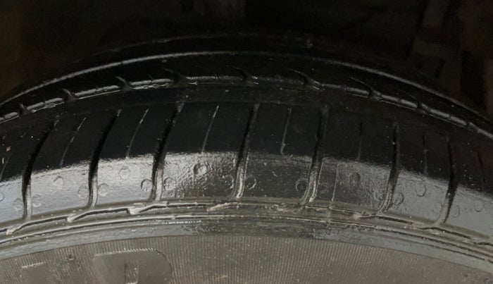 2022 Maruti Ciaz SIGMA 1.5 SHVS MT  PETROL, Petrol, Manual, 33,523 km, Right Front Tyre Tread