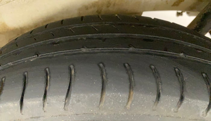 2011 Maruti Wagon R 1.0 LX, Petrol, Manual, 93,539 km, Left Rear Tyre Tread