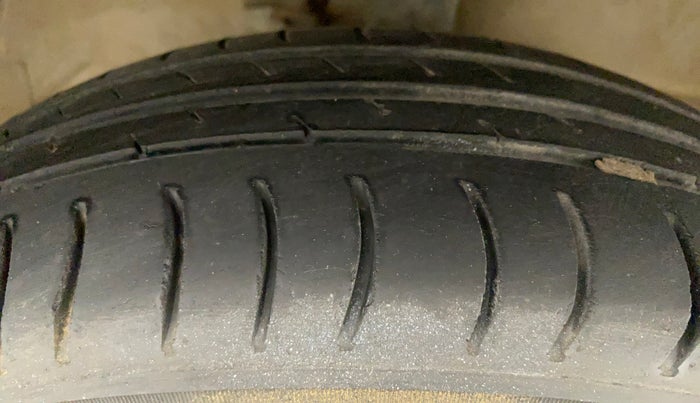 2011 Maruti Wagon R 1.0 LX, Petrol, Manual, 93,539 km, Right Front Tyre Tread