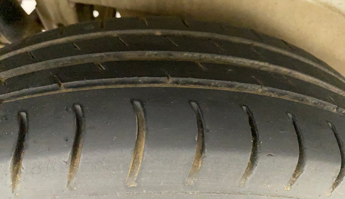 2011 Maruti Wagon R 1.0 LX, Petrol, Manual, 93,539 km, Right Rear Tyre Tread