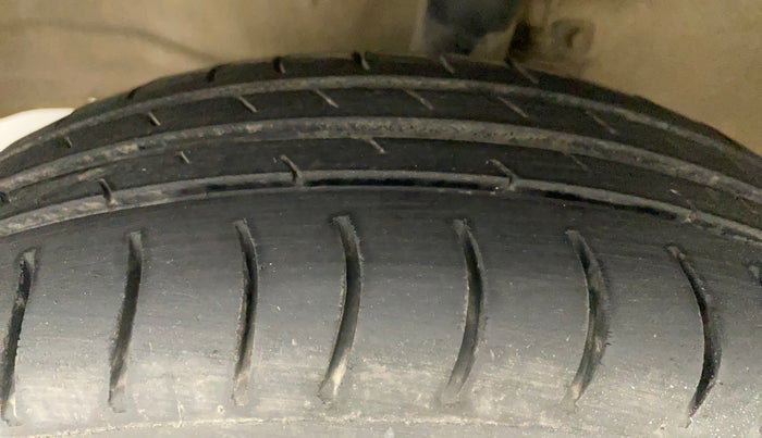 2011 Maruti Wagon R 1.0 LX, Petrol, Manual, 93,539 km, Left Front Tyre Tread