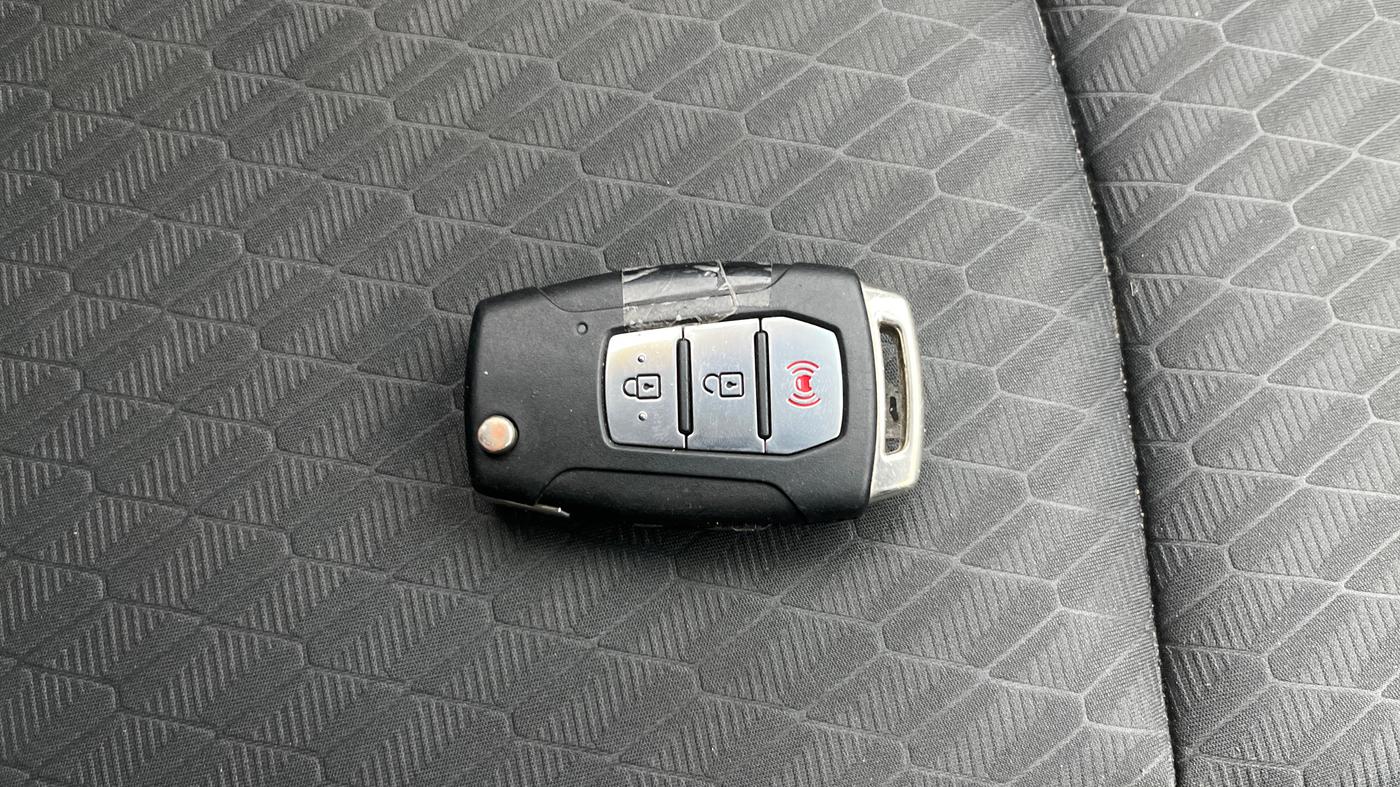 2019 Mahindra XUV300 W8 1.2 PETROL, Petrol, Manual, 55,445 km, Key Close Up
