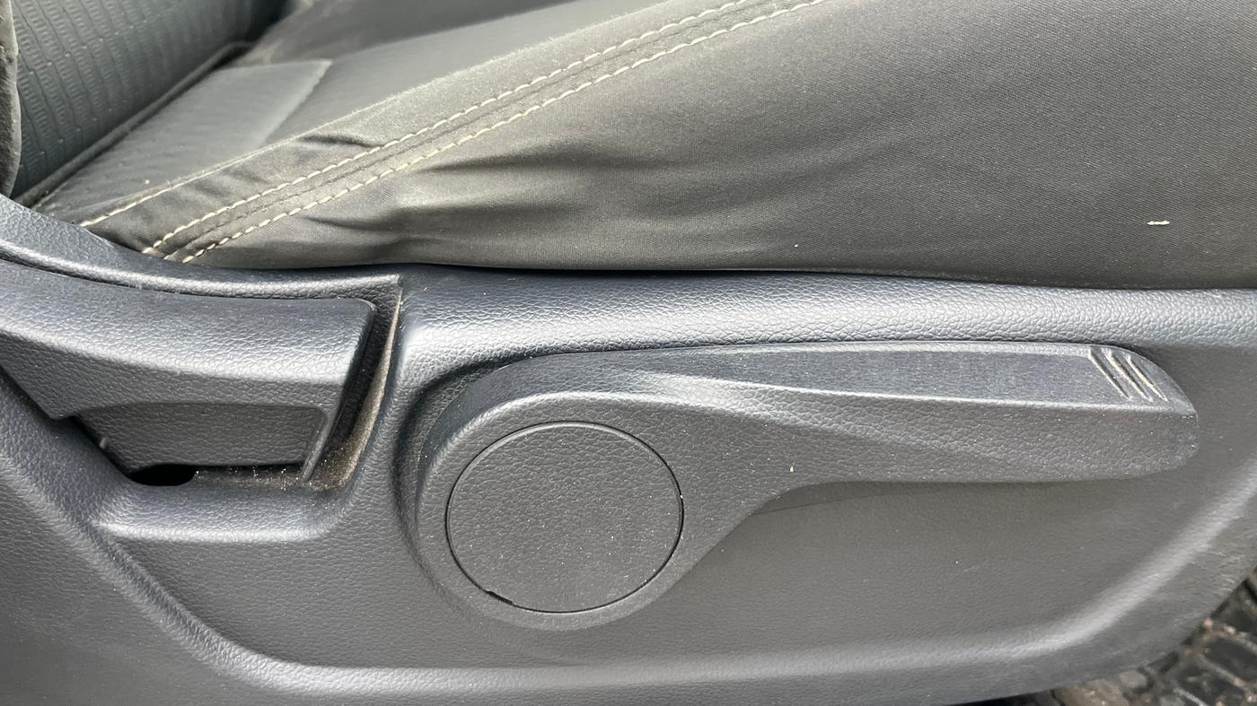 2019 Mahindra XUV300 W8 1.2 PETROL, Petrol, Manual, 55,445 km, Driver Side Adjustment Panel