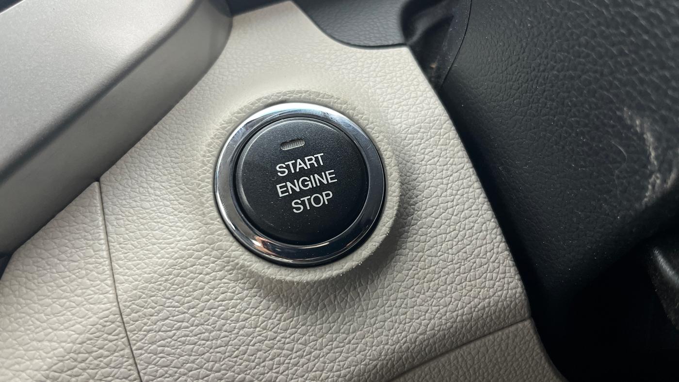 2019 Mahindra XUV300 W8 1.2 PETROL, Petrol, Manual, 55,445 km, Keyless Start/ Stop Button