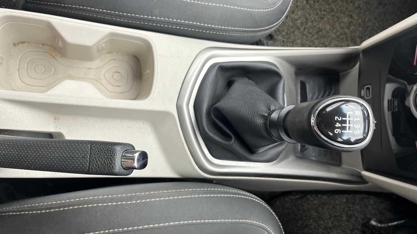 2019 Mahindra XUV300 W8 1.2 PETROL, Petrol, Manual, 55,445 km, Gear Lever