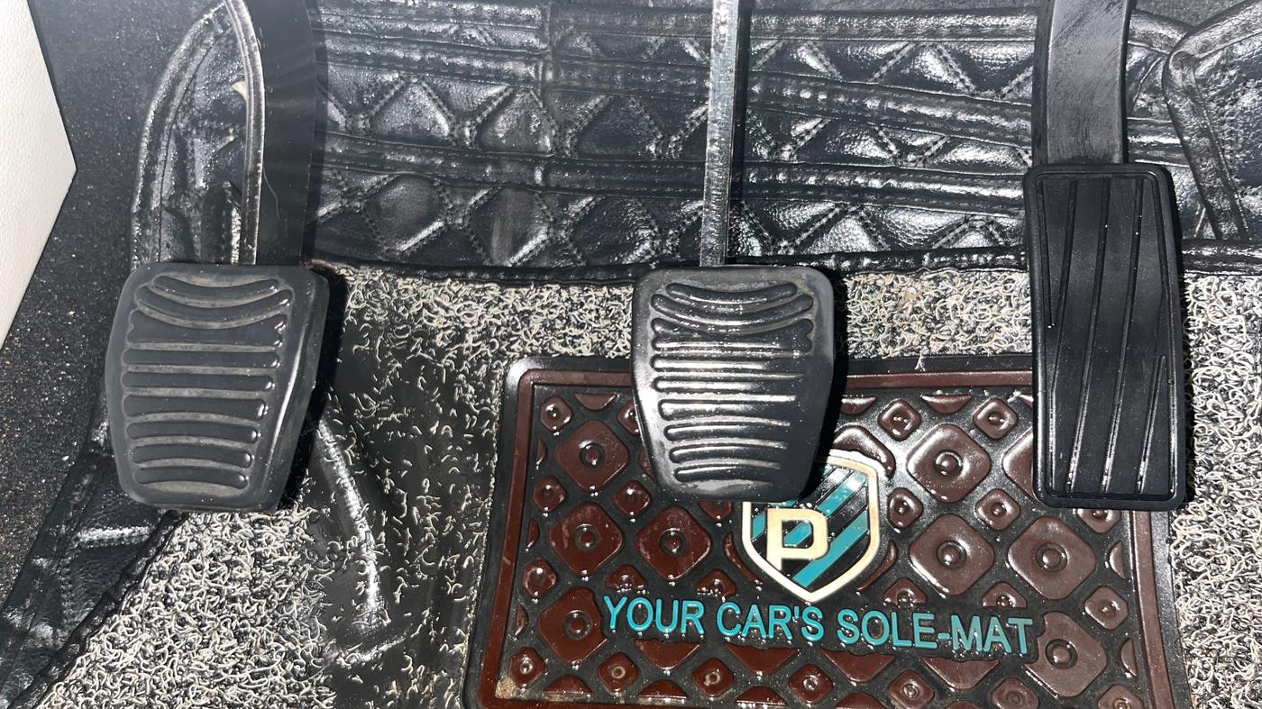 2019 Mahindra XUV300 W8 1.2 PETROL, Petrol, Manual, 55,445 km, Pedals