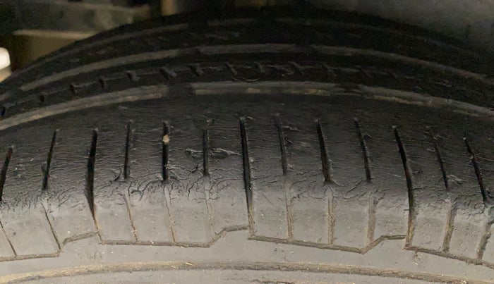 2013 Maruti Swift VDI, Diesel, Manual, 1,04,822 km, Right Rear Tyre Tread