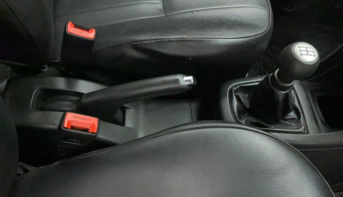 2013 Maruti Swift VDI, Diesel, Manual, 1,04,822 km, Gear Lever