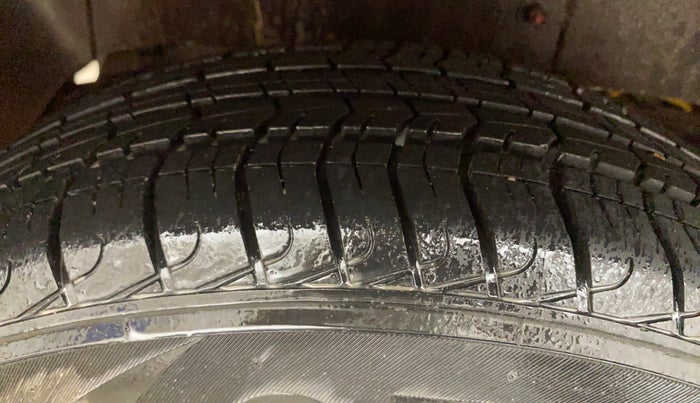 2021 Mahindra BOLERO NEO N 4, Diesel, Manual, 40,245 km, Right Rear Tyre Tread