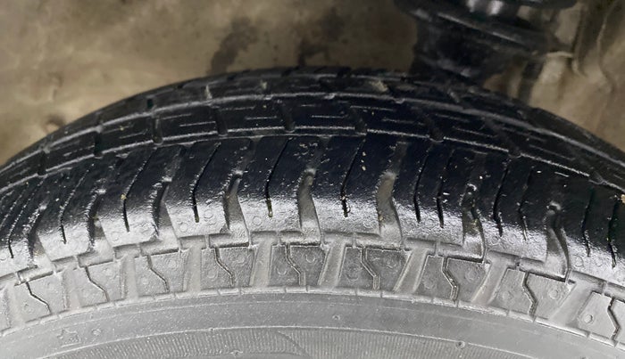 2015 Maruti Alto 800 LXI, Petrol, Manual, 1,17,562 km, Left Front Tyre Tread