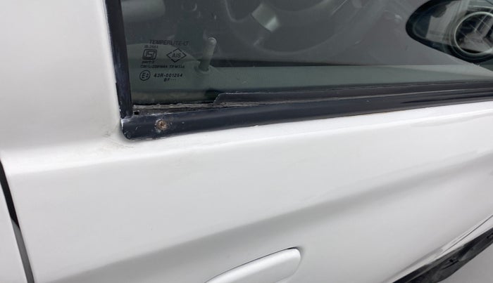 2015 Maruti Alto 800 LXI, Petrol, Manual, 1,17,562 km, Driver-side door - Weather strip has minor damage