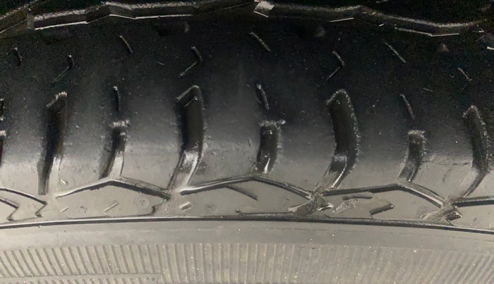 2018 Jeep Compass LIMITED (O) 2.0 DIESEL, Diesel, Manual, 1,46,205 km, Right Front Tyre Tread