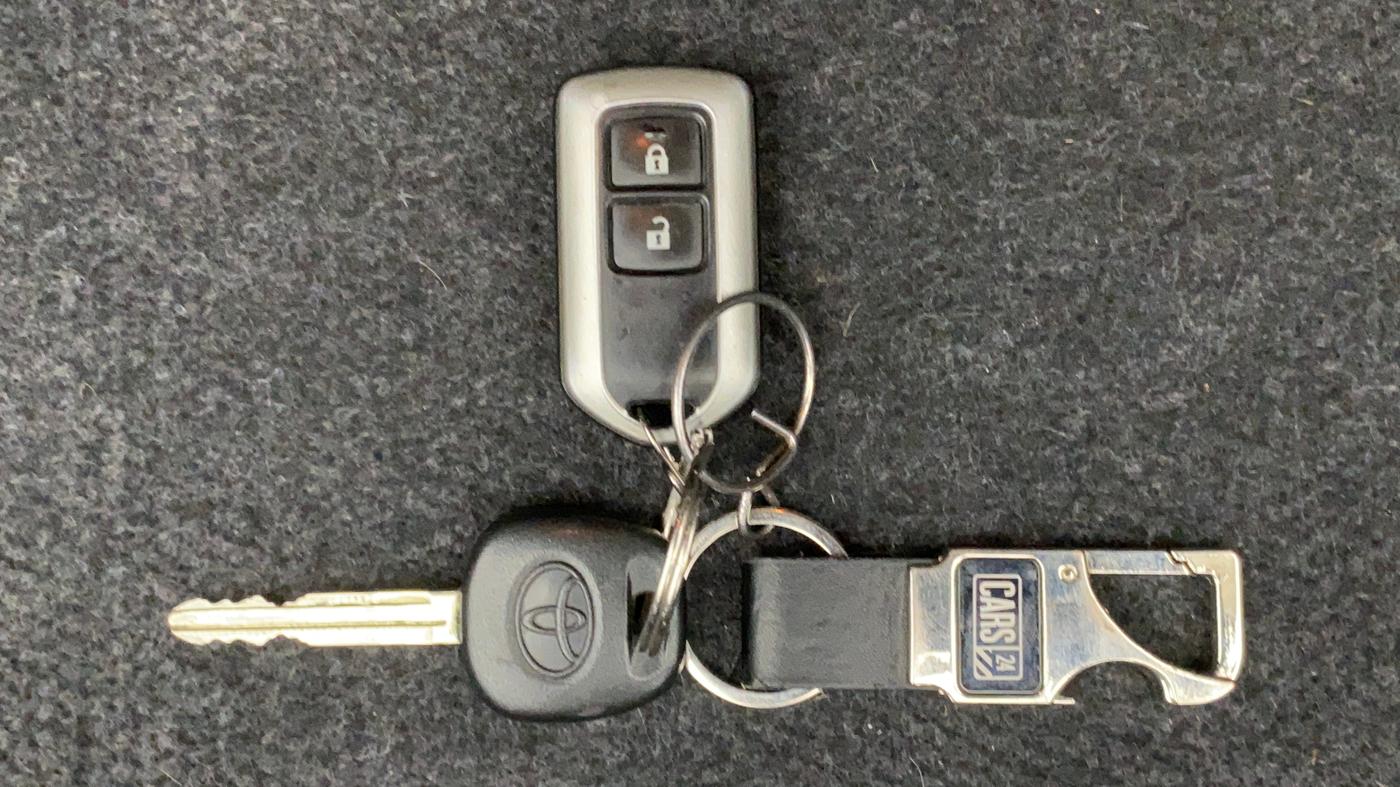 2009 Toyota Corolla Altis 1.8 G, Petrol, Manual, 25,001 km, Key Close Up