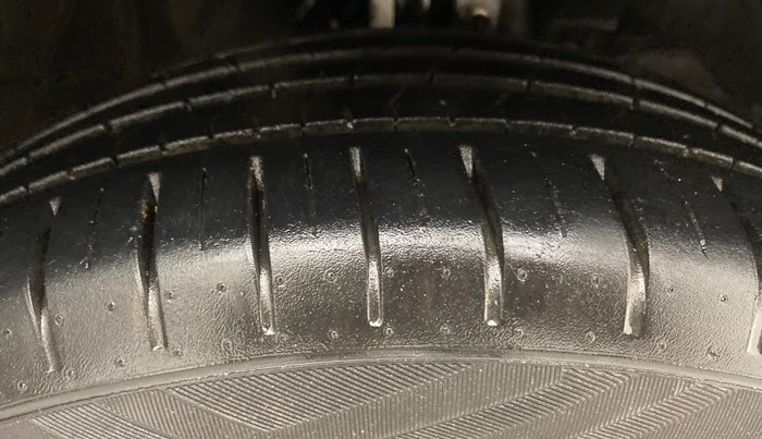 2020 Maruti Baleno ALPHA PETROL 1.2, Petrol, Manual, 10,869 km, Right Front Tyre Tread