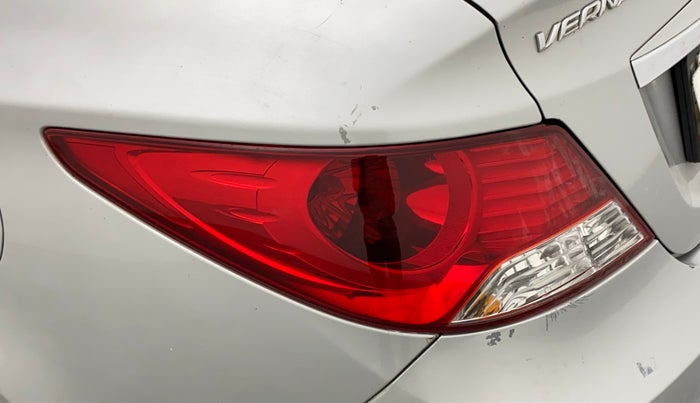 2014 Hyundai Verna FLUIDIC 1.6 VTVT SX, Petrol, Manual, 94,348 km, Left tail light - Reverse gear light not functional