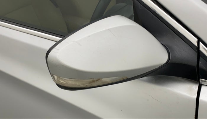 2014 Hyundai Verna FLUIDIC 1.6 VTVT SX, Petrol, Manual, 94,348 km, Right rear-view mirror - Indicator light has minor damage