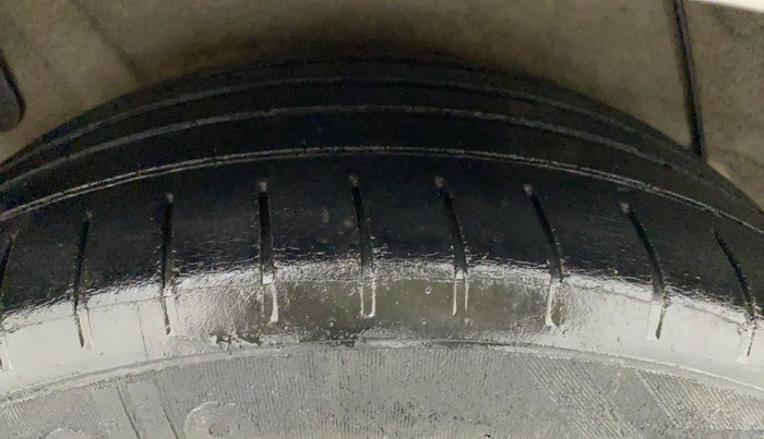 2014 Hyundai Verna FLUIDIC 1.6 VTVT SX, Petrol, Manual, 94,348 km, Right Rear Tyre Tread