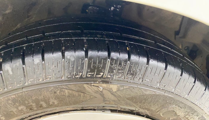 2020 Maruti Celerio VXI CNG, CNG, Manual, 1,03,340 km, Right Front Tyre Tread