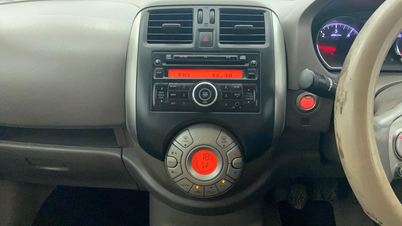 2013 Nissan Sunny XV DIESEL, Diesel, Manual, 1,65,352 km, Air Conditioner