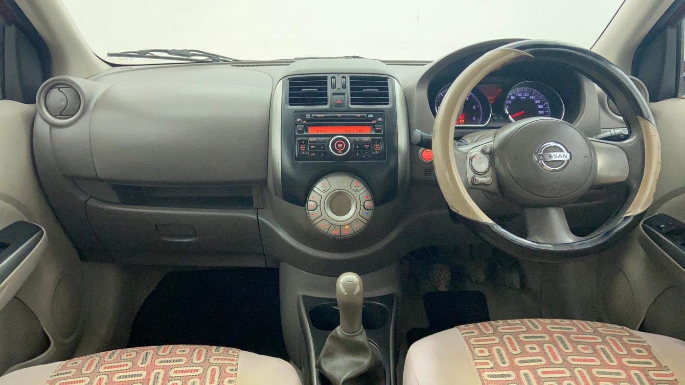 2013 Nissan Sunny XV DIESEL, Diesel, Manual, 1,65,352 km, Dashboard View