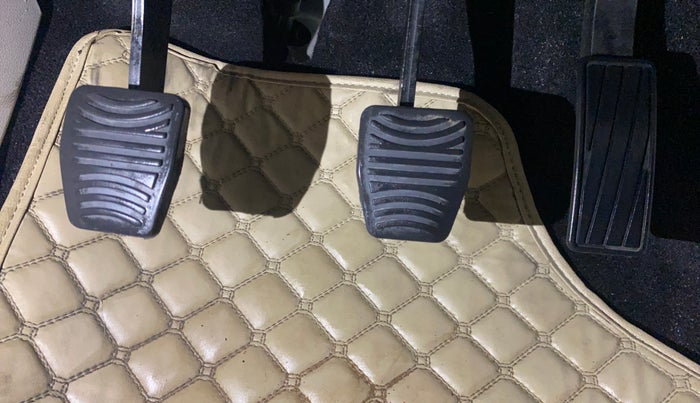 2021 Mahindra XUV300 W8 1.2 PETROL, Petrol, Manual, 26,055 km, Pedals