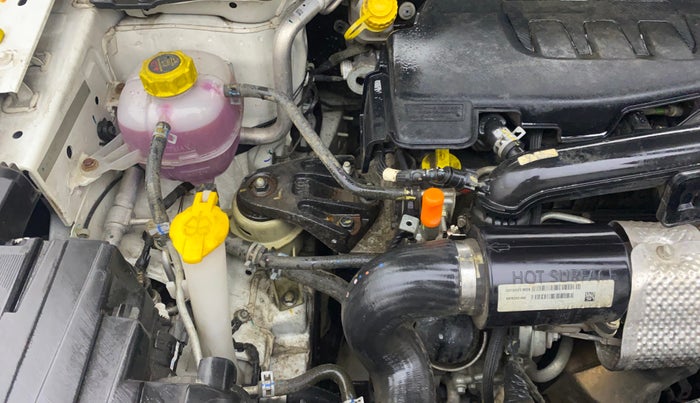 2021 Mahindra XUV300 W8 1.2 PETROL, Petrol, Manual, 26,055 km, Engine View - Right