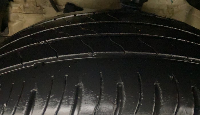 2021 Mahindra XUV300 W8 1.2 PETROL, Petrol, Manual, 26,055 km, Left Front Tyre Tread