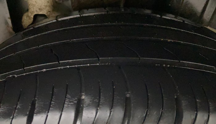 2021 Mahindra XUV300 W8 1.2 PETROL, Petrol, Manual, 26,055 km, Left Rear Tyre Tread