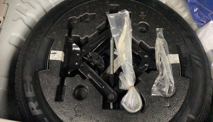 2021 Mahindra XUV300 W8 1.2 PETROL, Petrol, Manual, 26,055 km, Spare Tyre