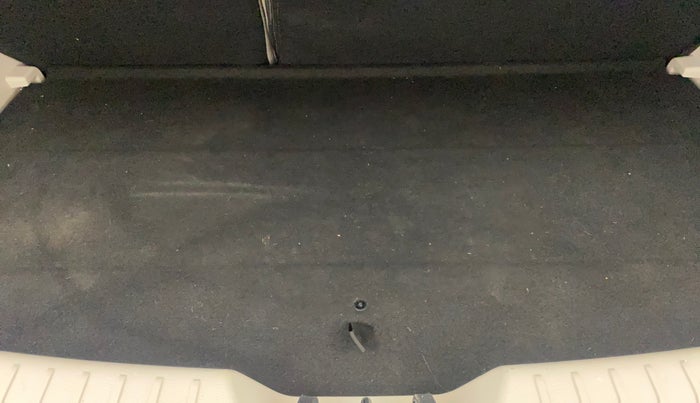 2021 Mahindra XUV300 W8 1.2 PETROL, Petrol, Manual, 26,055 km, Boot Inside