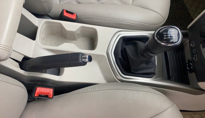 2021 Mahindra XUV300 W8 1.2 PETROL, Petrol, Manual, 26,055 km, Gear Lever